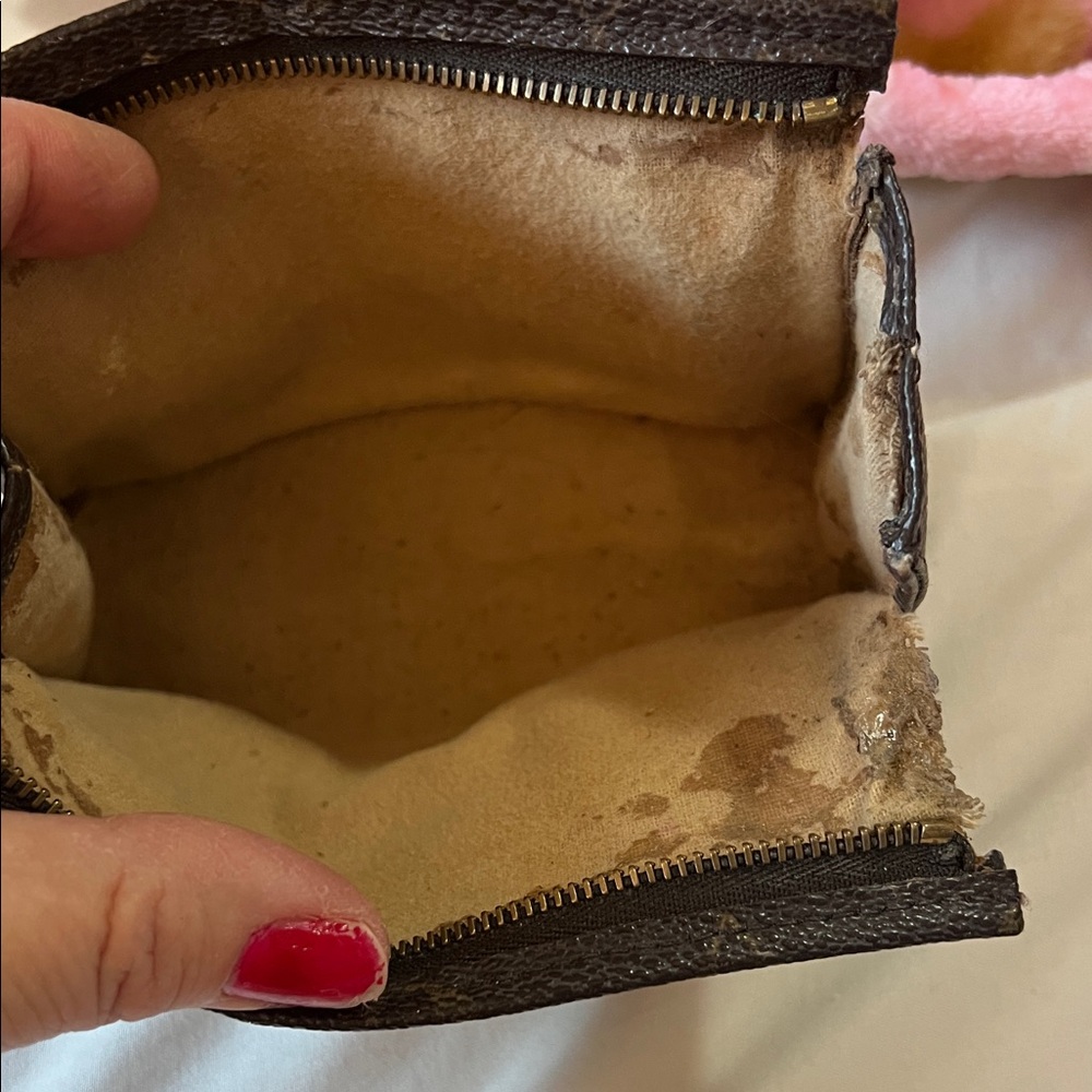 Authentic Louis Vuitton Monogram Canvas Pouch - Picture 6 of 12